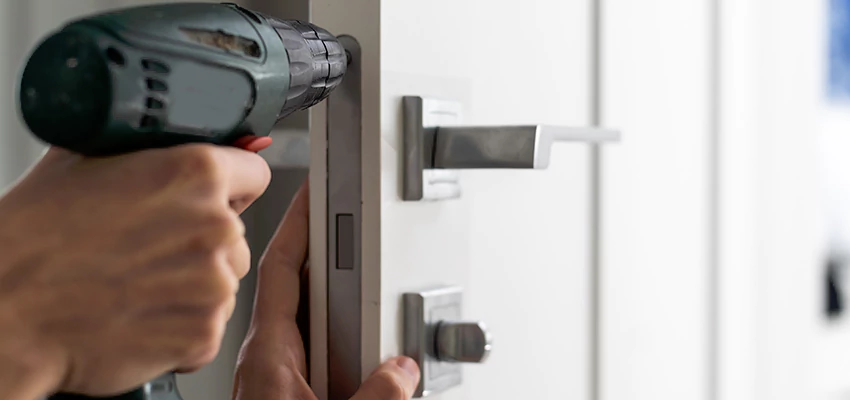 Locksmith For Lock Replacement Near Me in Wellington, FL